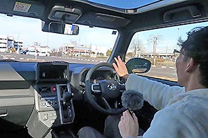 運転席とサンルーフ