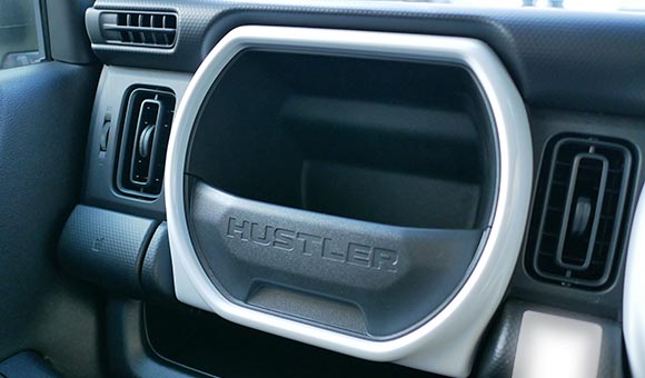 ハスラー:助手席前の内装